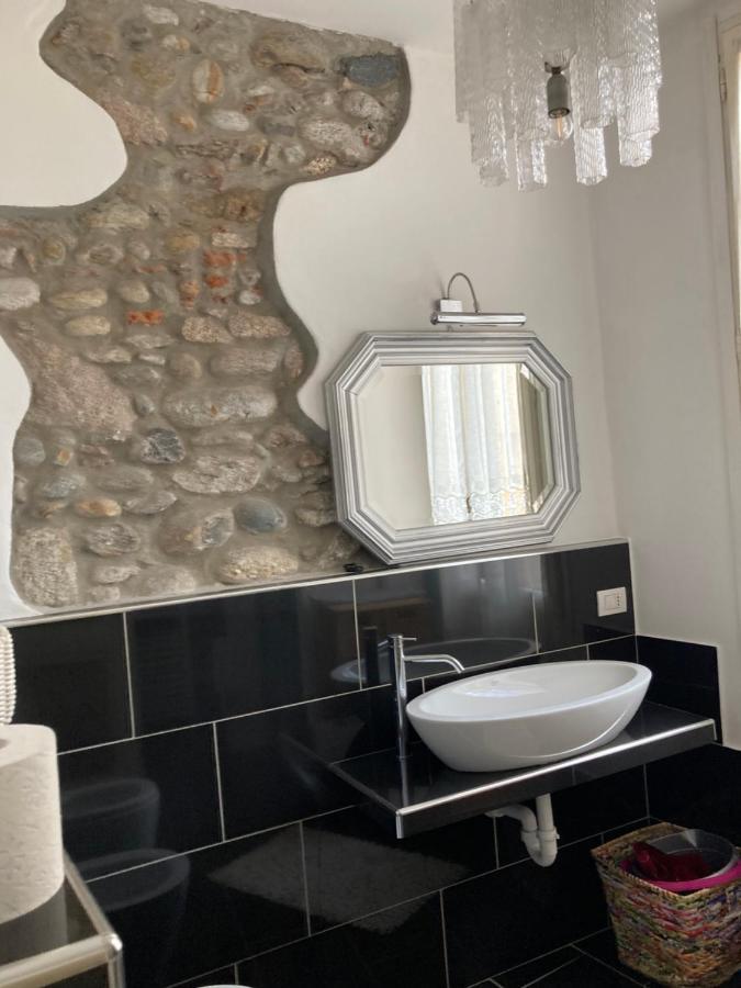 Casa Vacanza Sole Lago… Intra Bagian luar foto