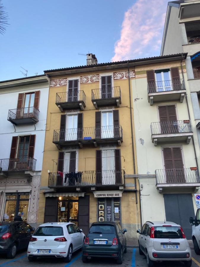 Casa Vacanza Sole Lago… Intra Bagian luar foto